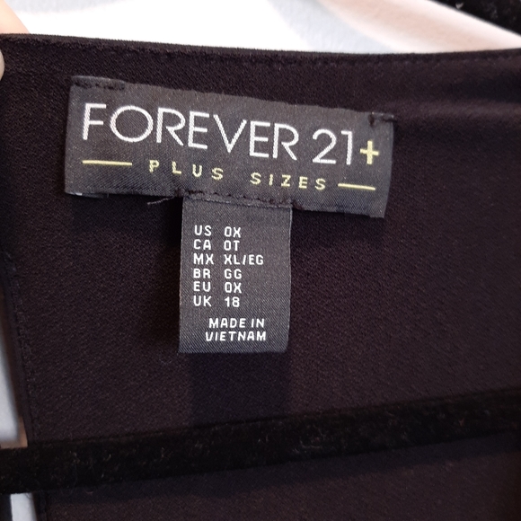 ❌SOLD❌ 21 Capelet Deep V-neck Bodycon Dress - Picture 4 of 11